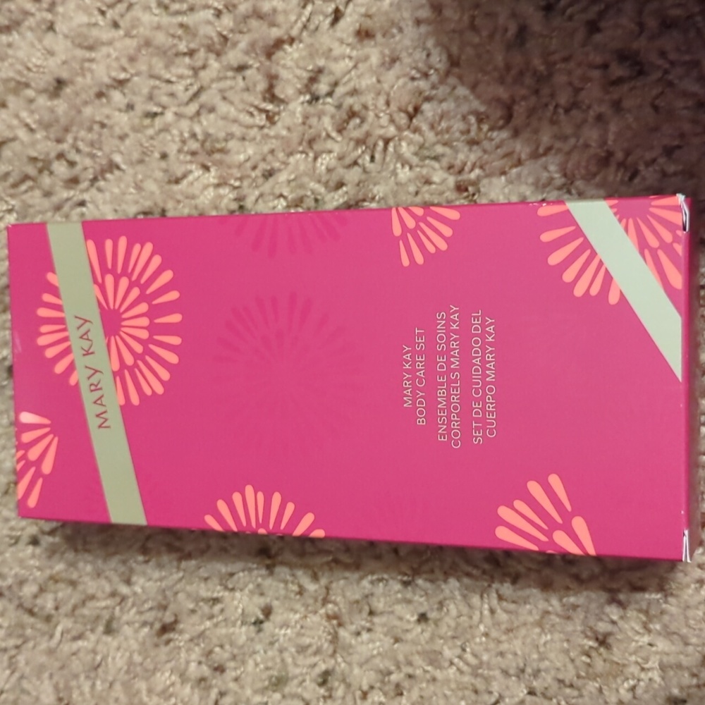 Mary Kay Body Care Set- Brand New